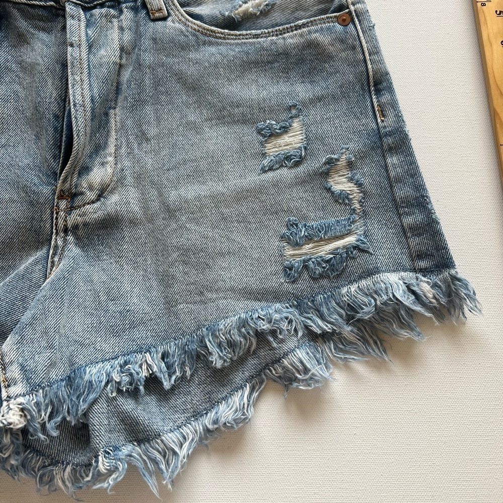 NWT BLANKNYC High -Rise Distressed Denim Light Wash Shorts Size‎ 28 🔥🔥 (B2) - Picture 4 of 10